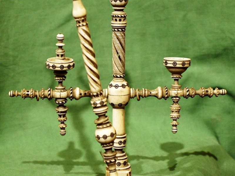 ANTICO ARCOLAIO IN AVORIO TORNITO