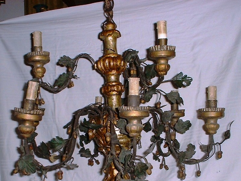 RARO LAMPADARIO L. XV IN LEGNO DORATO E FERRO LACCATO