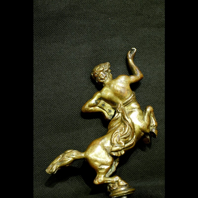 IMPORTANTE CENTAURO IN BRONZO DORATO, FINE DEL XVI° SECOLO
