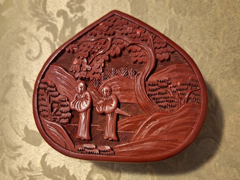 Rara scatola cinese in lacca rosso cinabro, XVIII° secolo.