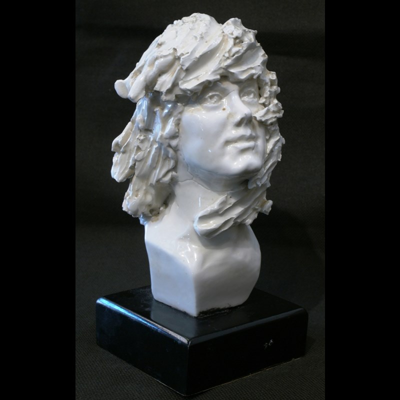 BUSTO FUTURISTA IN CERAMICA BIANCA