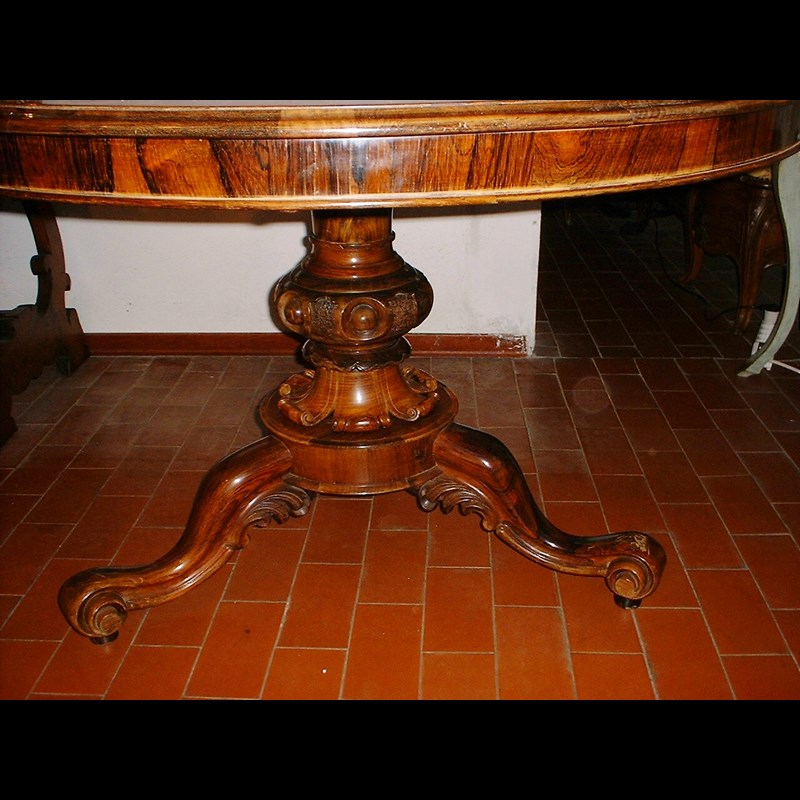 Tavolo ovale in palissandro XIX° secolo.