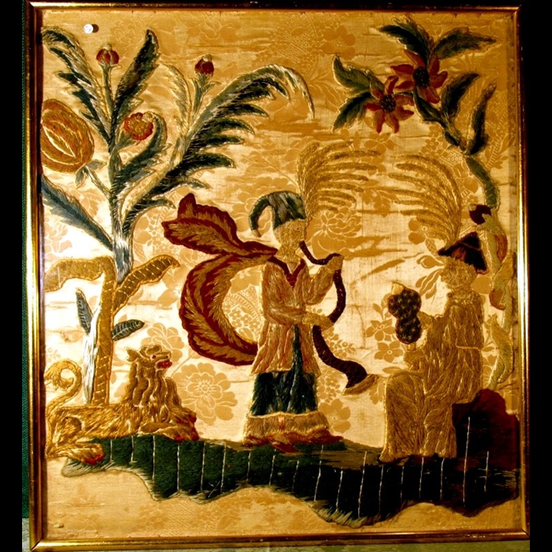 ANTICO RICAMO IN SETA 'FIGURE  CINESI SU PAESAGGIO'