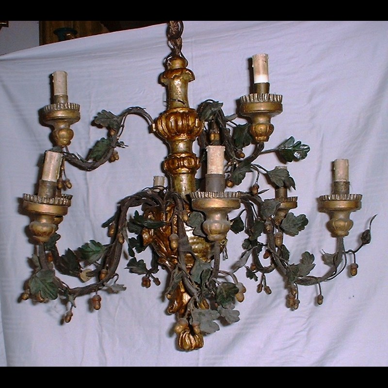 RARO LAMPADARIO L. XV IN LEGNO DORATO E FERRO LACCATO