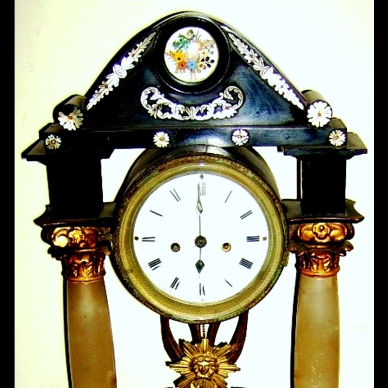 ANTICO OROLOGIO BIEDERMEIER CON COLONNE IN ALABASTRO