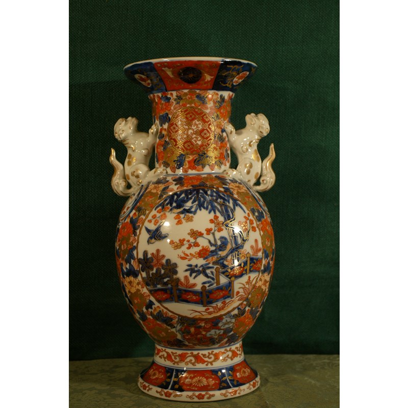 Vaso Imari in porcellana finemente decorata