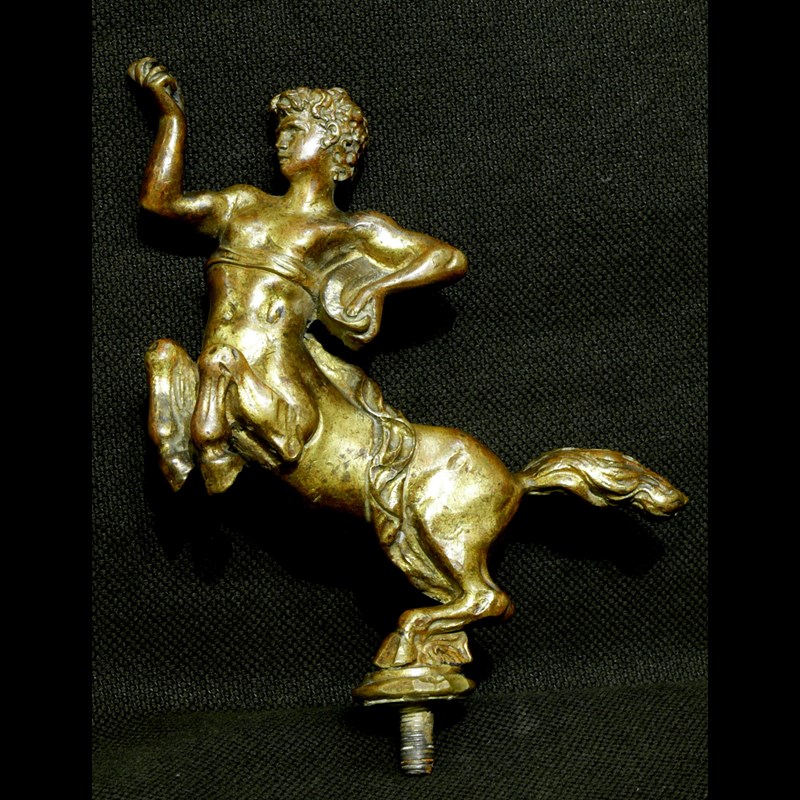 IMPORTANTE CENTAURO IN BRONZO DORATO, FINE DEL XVI° SECOLO