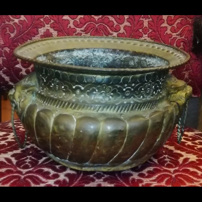 CACHEPOT IN RAME SBALZATO E BACCELLATO
